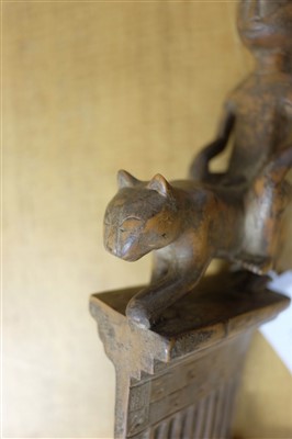 Lot 105 - Comb. An African carved wood comb
