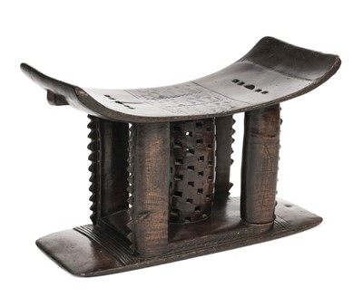 Lot 74 - Ashanti. An Ashanti headrest