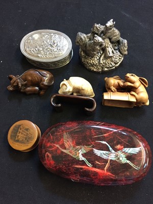 Lot 132 - Snuff Box. A Continental silver snuff box and other items