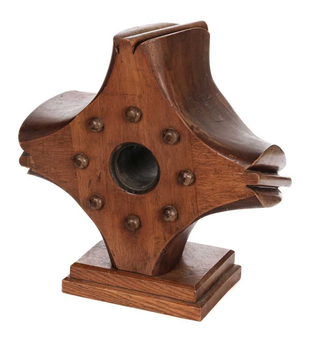 Lot 77 - Propeller. An inter-war Airco DH4 propeller boss