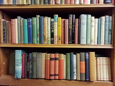 Lot 421 - Fiction. A large collection of modern fiction
