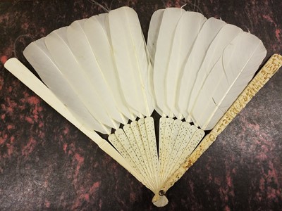 Lot 354 - Chinese. An ivory cockade fan, late 18th/early 19th century