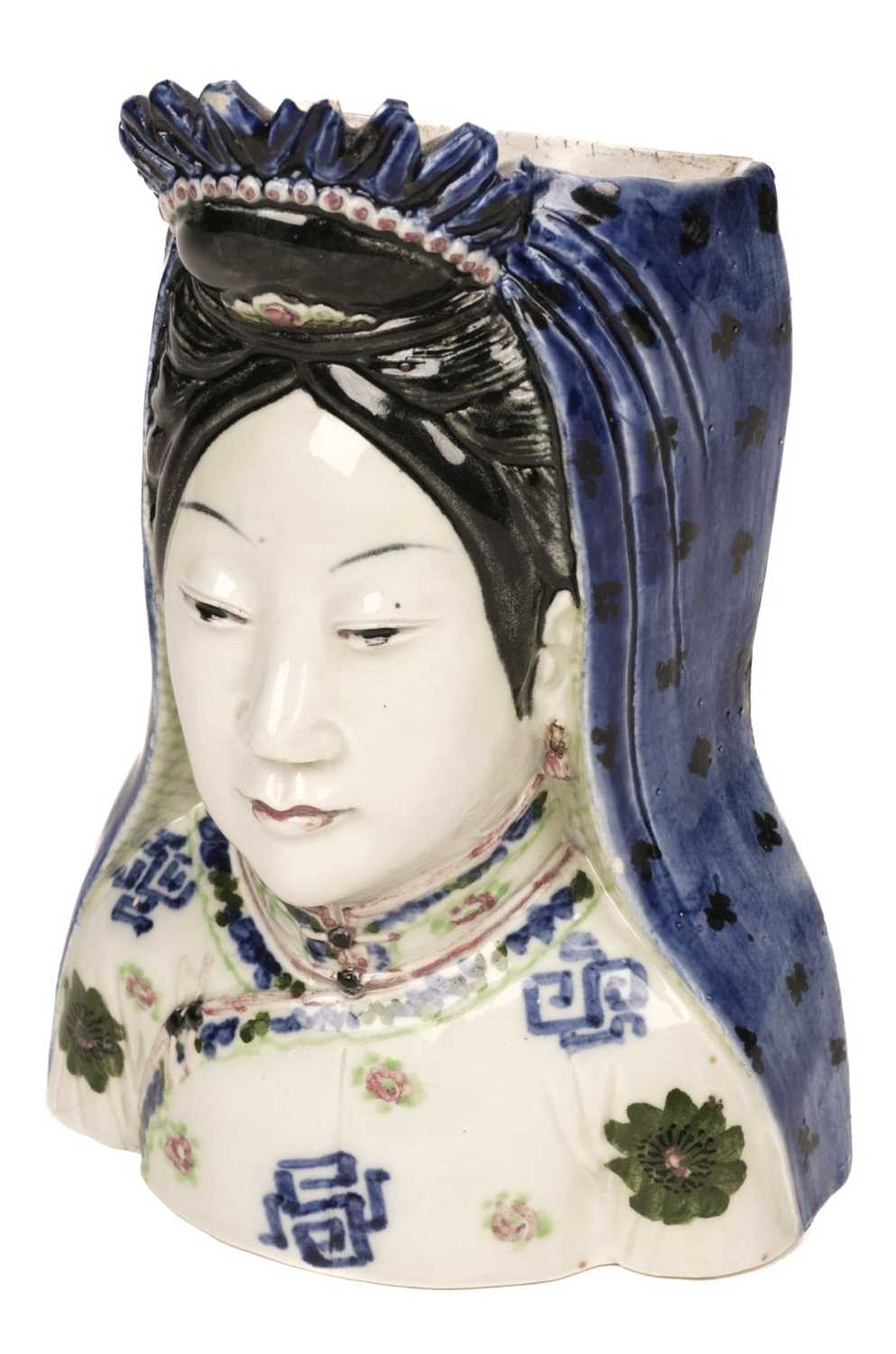 Lot 43 - Wall Pocket. A Chinese porcelain probably late Qing dynasty