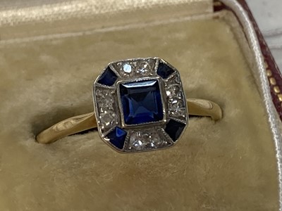 Lot 475 - Ring. An art deco 18ct gold and platinum ring circa 1920s