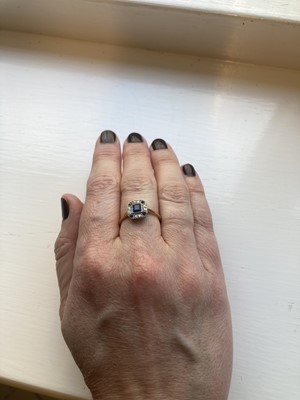 Lot 475 - Ring. An art deco 18ct gold and platinum ring circa 1920s