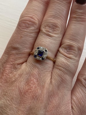Lot 475 - Ring. An art deco 18ct gold and platinum ring circa 1920s