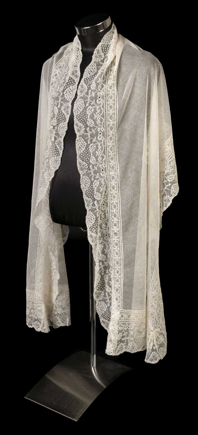 Lot 751 - Lace Stole. A Buckinghamshire lace stole, 1st half 19th century, & other lace