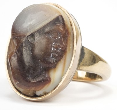 Lot 798 - Grand Tour. A George III African female head cameo ring circa 1800