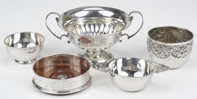 Lot 767 - Mixed Silver. A silver two handled trophy cup by Walkers & Hall, Sheffield, 1911