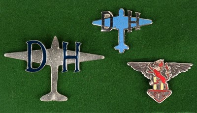 Lot 116 - Badges. A fine silver & enamel SFC lapel badge, circa 1930s