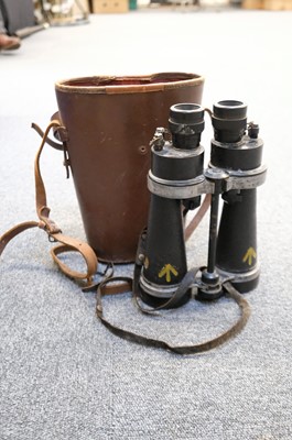 Lot 396 - Binoculars. A pair of WWII naval binoculars by Barr & Stroud and aviation collectables